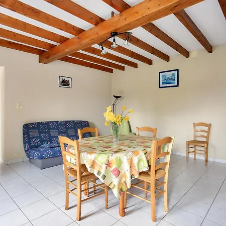 Holiday home Grand Jardin Et Calme Au Coeur Des Cotes-d'armor